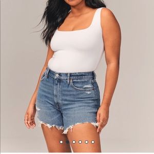 Abercrombie | NWT Distressed Mom Short High Rise Denim Size 27/4